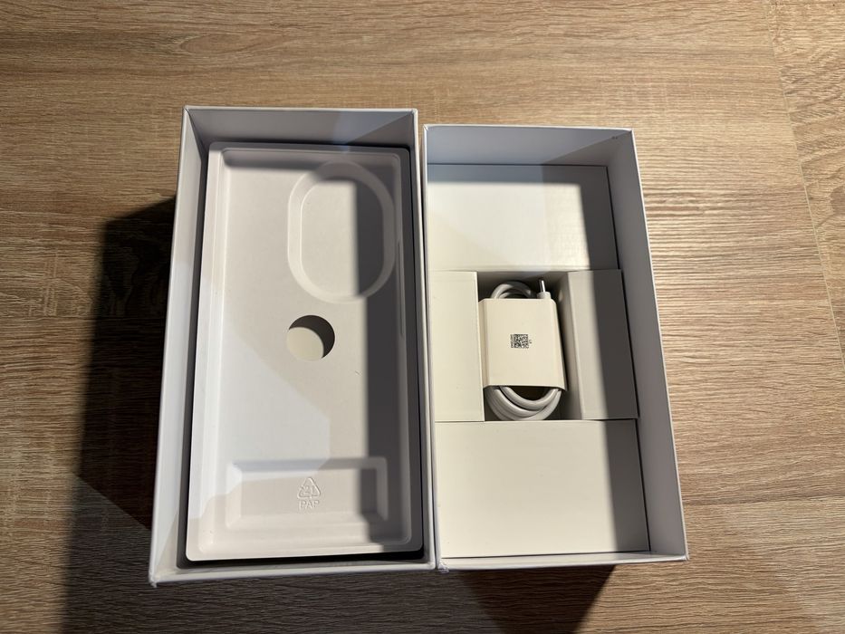 Гаранция Huawei Nova 13 Pro + Слушалки Huawei - FreeBuds 6i+ зарядно