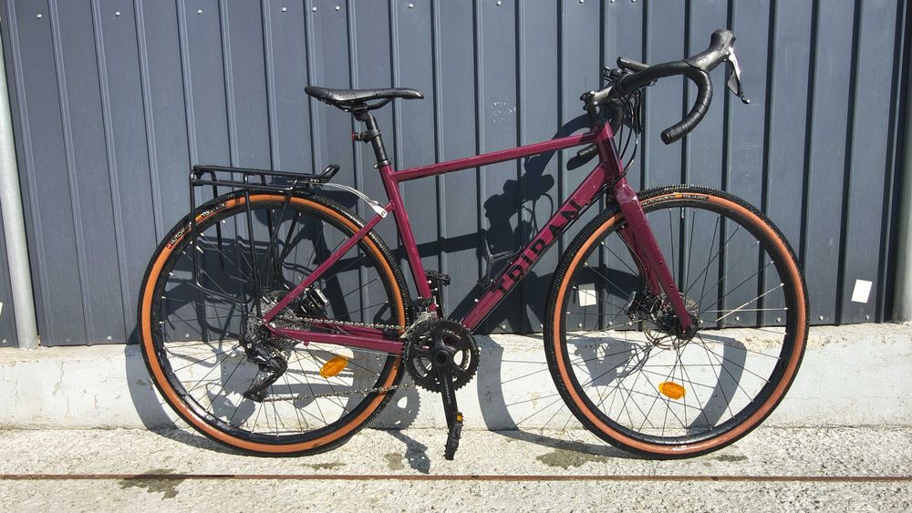 Bicicleta Gravel Triban 520 echipare Shimano 105, 10,7KG, marime M (nu Cube, Merida, Scott)