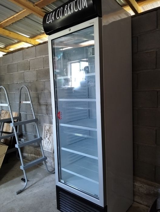 Продам витриный холодильник