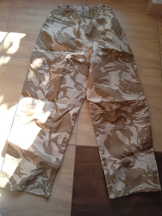 Tinute,  bocanci și accesorii militare