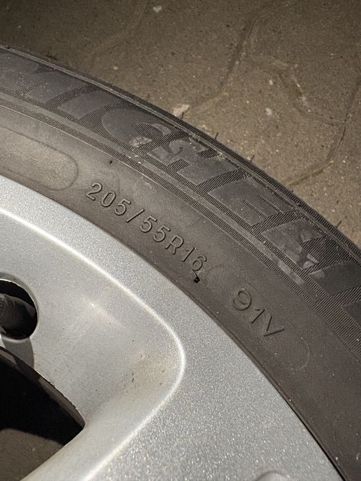 Vând roți(jante+caucicuri)