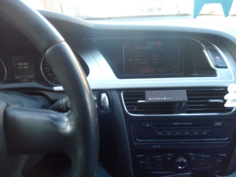 Audi A4,euro5,2009,motor 2l,disel,5 usi,culoare negru, 2 randuri de jante,2chei, 324000 km,masina ajunge di Belgia pe roti,este neinmatriculata