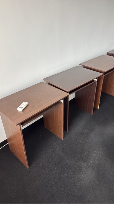 Vand mobilier de tip birou