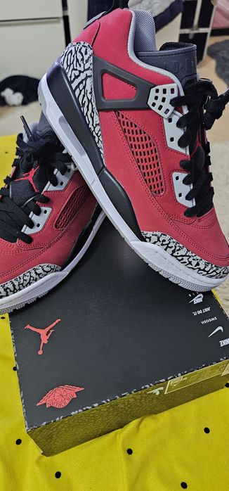 Vând Jordan  spizike