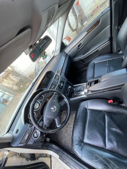Ofer spre vanzare un mercedes E class