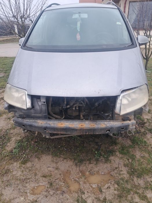 Dezmembrez  Sharan, an 2004 1,9 131 cai.