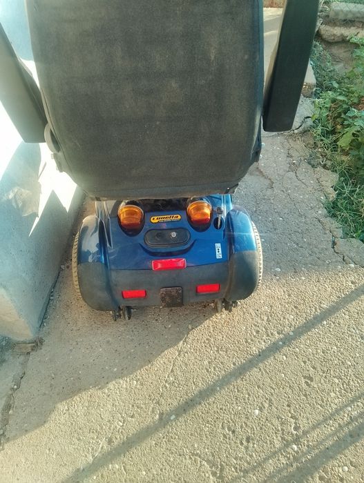 Електрически скутер-триколка