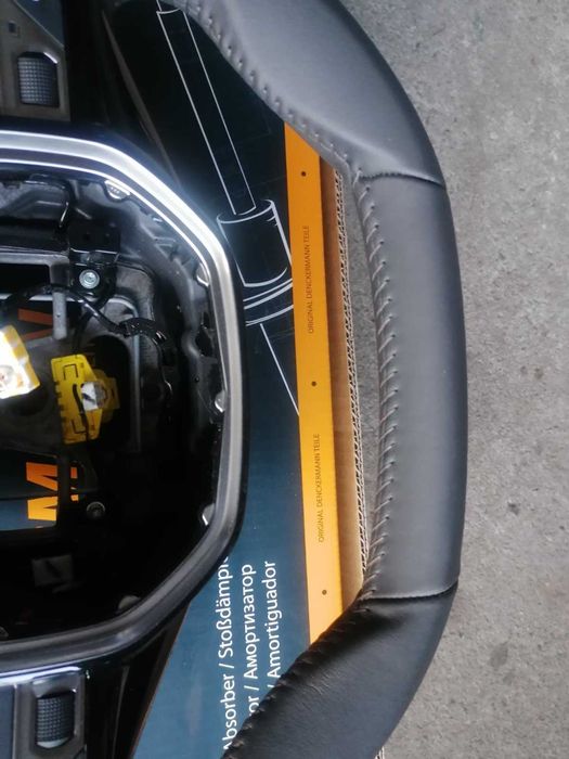 Продавам оригинален кожен мулти волан за Пежо 208. 2008 2019 г.