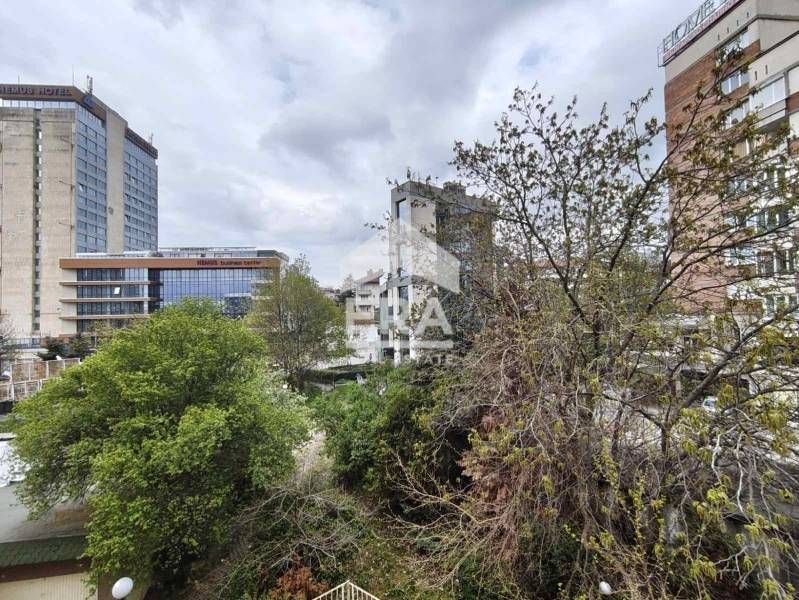 Двустаен апартамент с гараж под наем до м-с "Европейски съюз", х-л "Хе