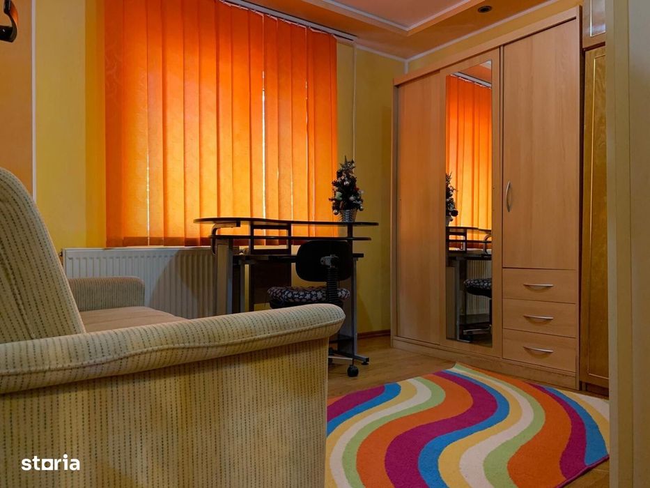 Apartament de vanzare, cu 3 camere, mobilat si utilat, in zona Dambovi