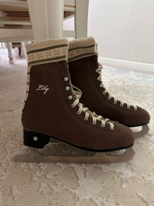 Продам коньки женские