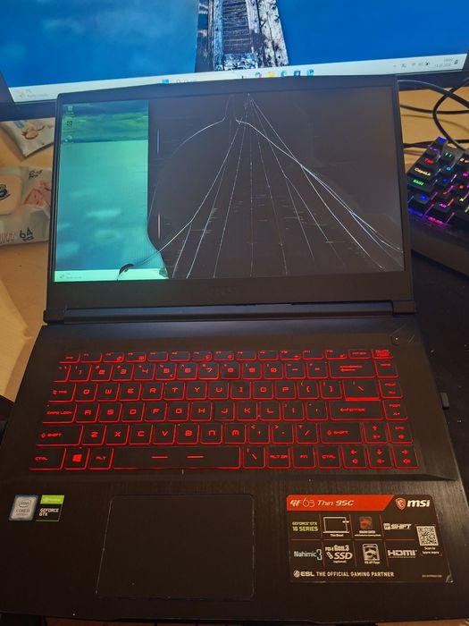 Laptop Gaming MSI GF63 Thin 9SC – GTX 1650, 16GB RAM – Display spart, funcțional HDMI