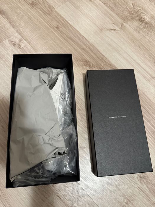Чехли - Giuseppe Zanotti 44 номер