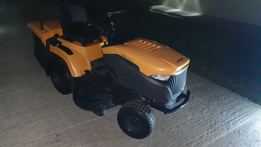 Vand tractor tuns gazon STIGA ESTATE 2398HW, 586cmc, 18 CP, benzina