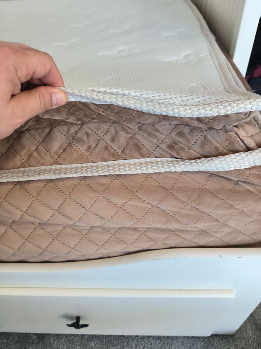 Vand saltea in stare foarte buna