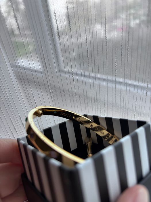 Brățară Cartier aurie cristale și șurubelniță