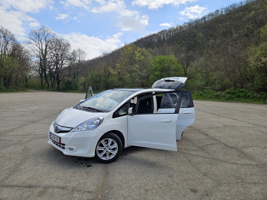 Honda Jazz 1.4 бензин хибрид