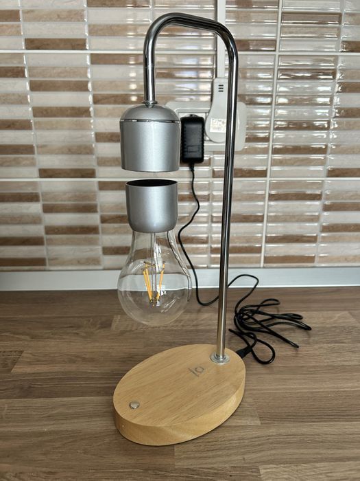 Lampa cu levitatie Allocacoc