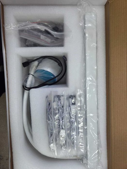 Трёхсекционное водяное охлаждение для процессора Белое