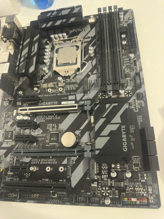 Kit i5 8600k si placa de baza gigabyte Z370