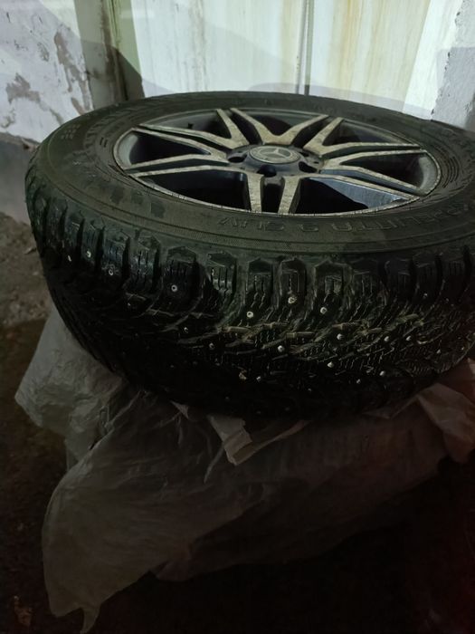 Продам комплект 235 60 r17