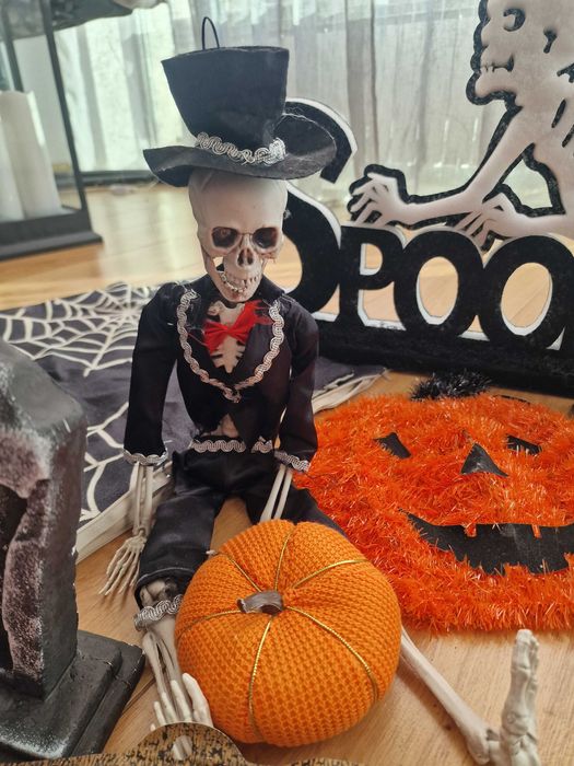Продавам HALLOWEEN украса и одеяла