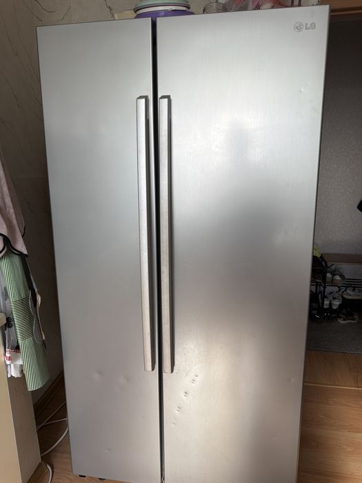 Продам Холодильник LG