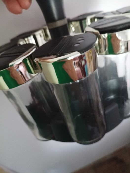 Сет за подправки с осем бурканчета