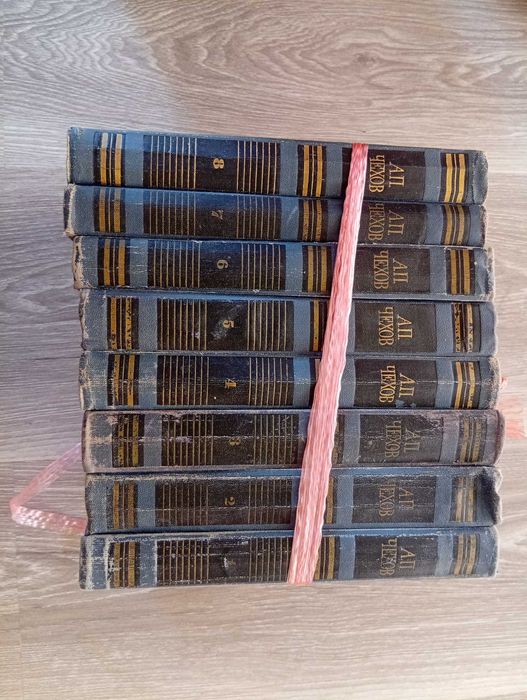 Продаю домашнюю библиотеку на русском языке около 300 книг