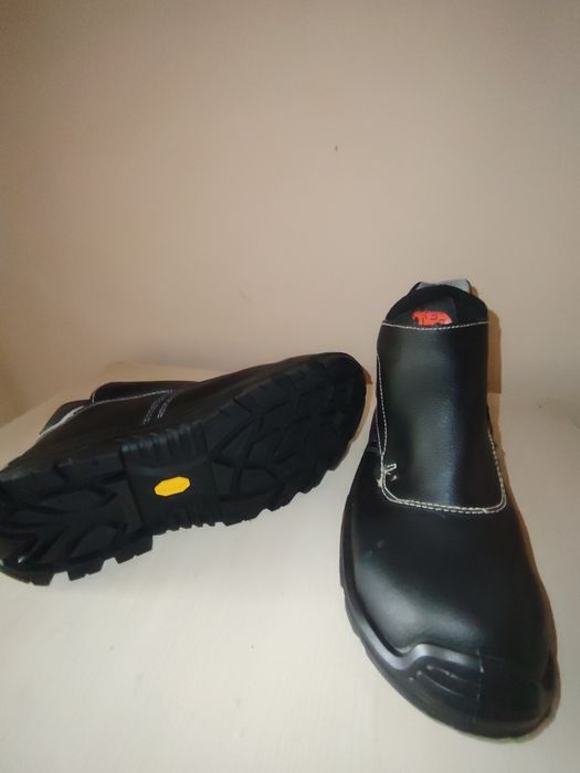 Ish oyoqliyimi U-POWER 44 olchovli 43 olchovlilar ham qollansa boladi