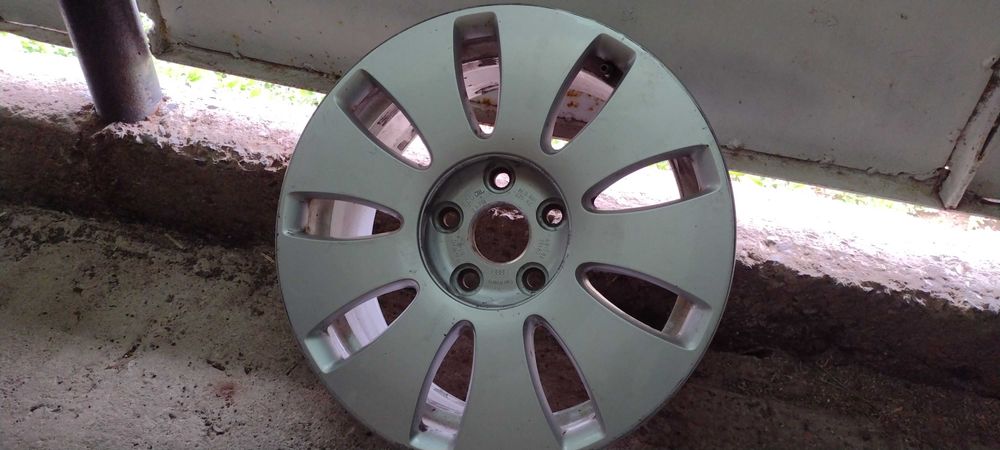 Опел Корса Е -лява врата. Джанти за Ауди и MG .Части за MG.