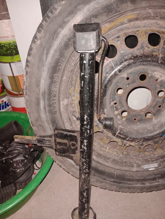 Домкрат от мерс 190е