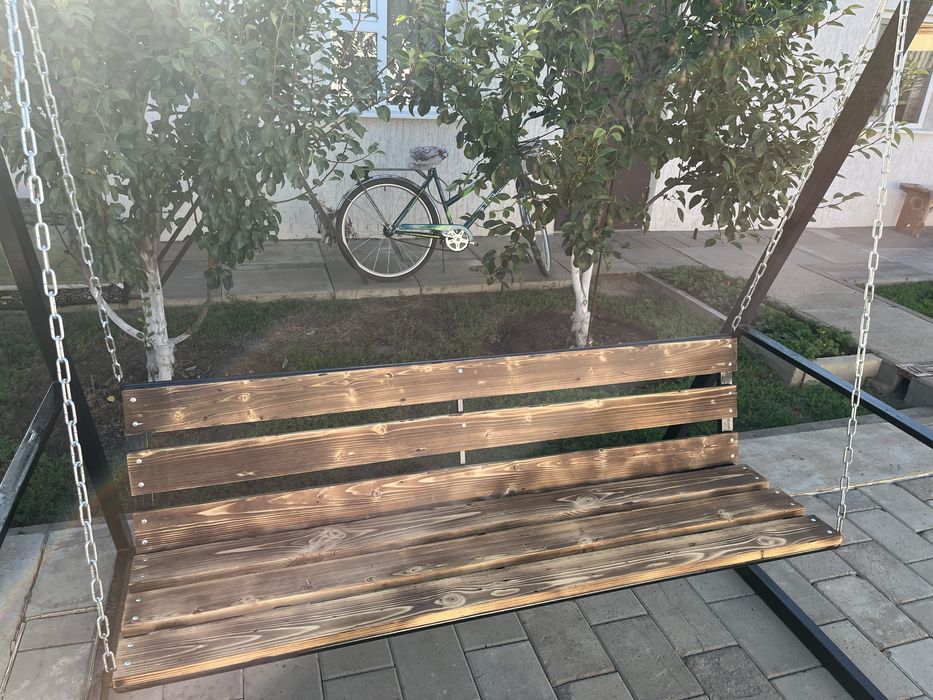 качели для двора и сада