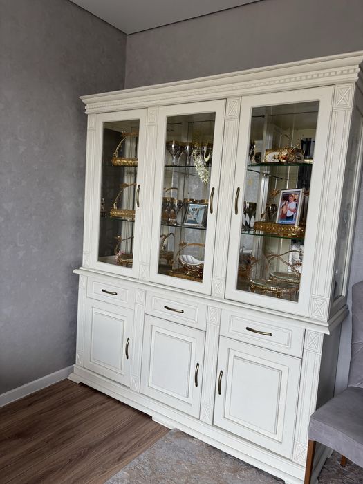 Продам сервант для гостинной