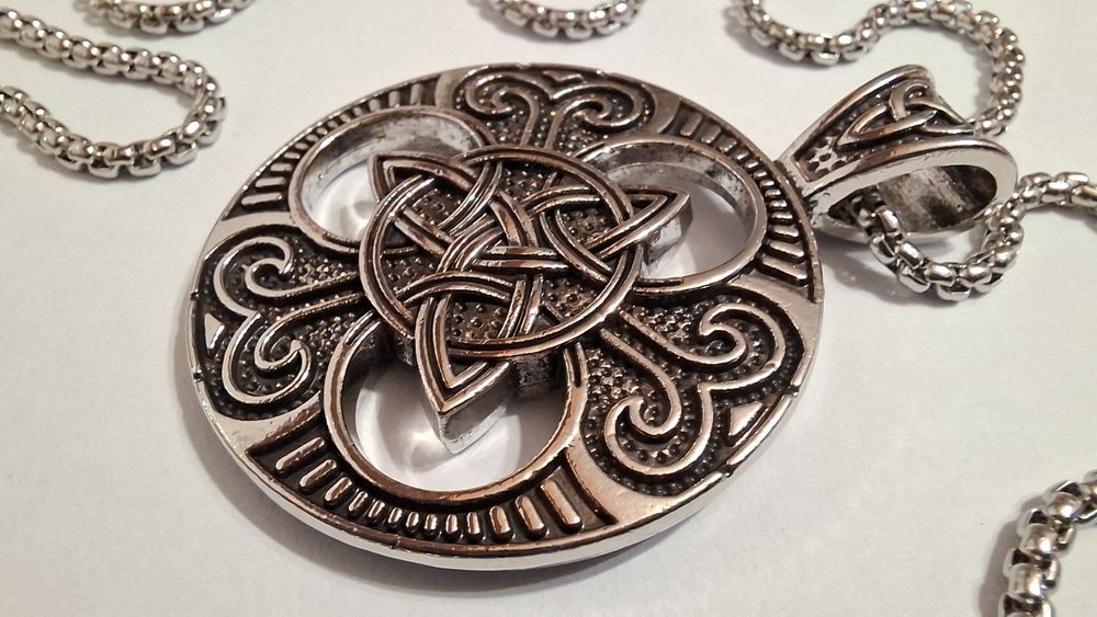 Pandantiv nod celtic.