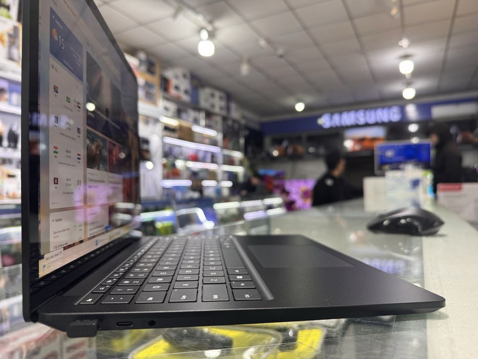 Microsoft Surface Laptop