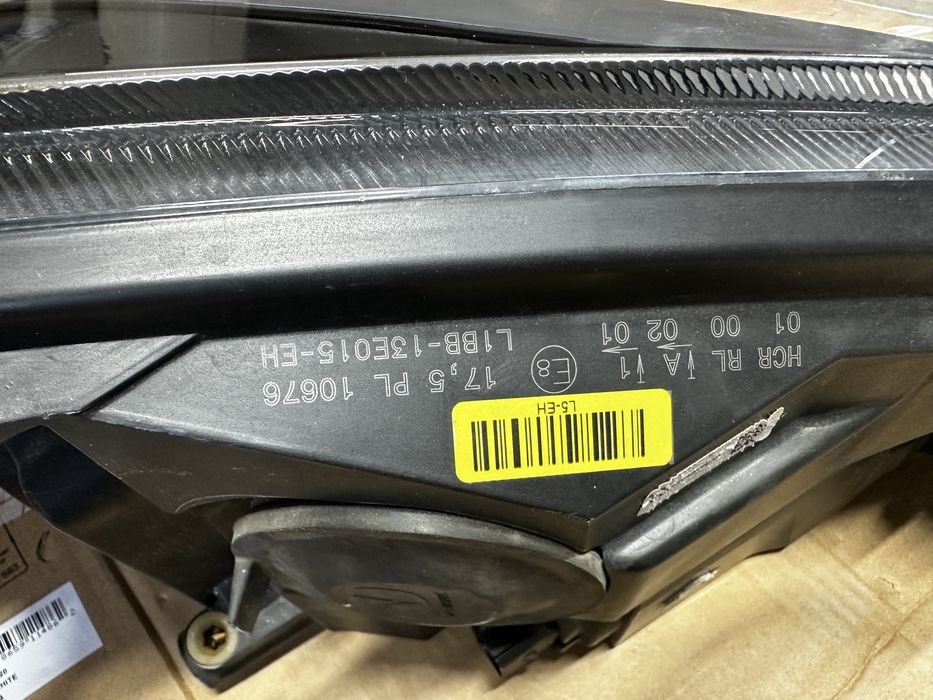 Far stânga led ford fiesta.cod:L1bb-13e015-EH.