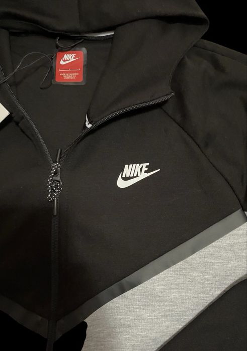 Hanorac Nike Tech