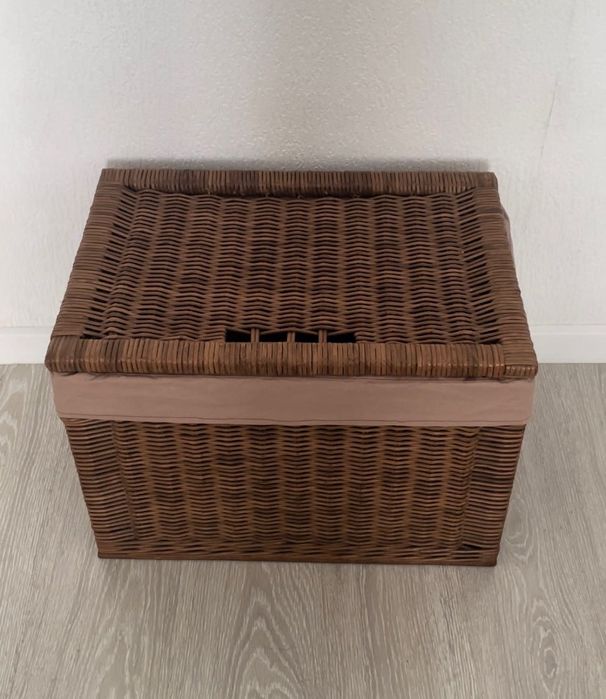 Сундук плетеный вручную.