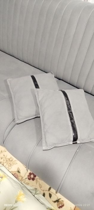 Divan koreslo 500$.