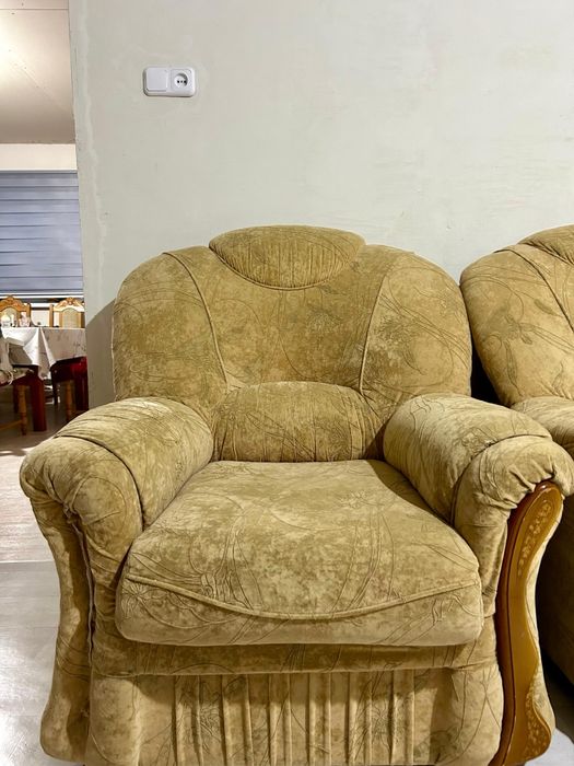 Продам диваны и кресло