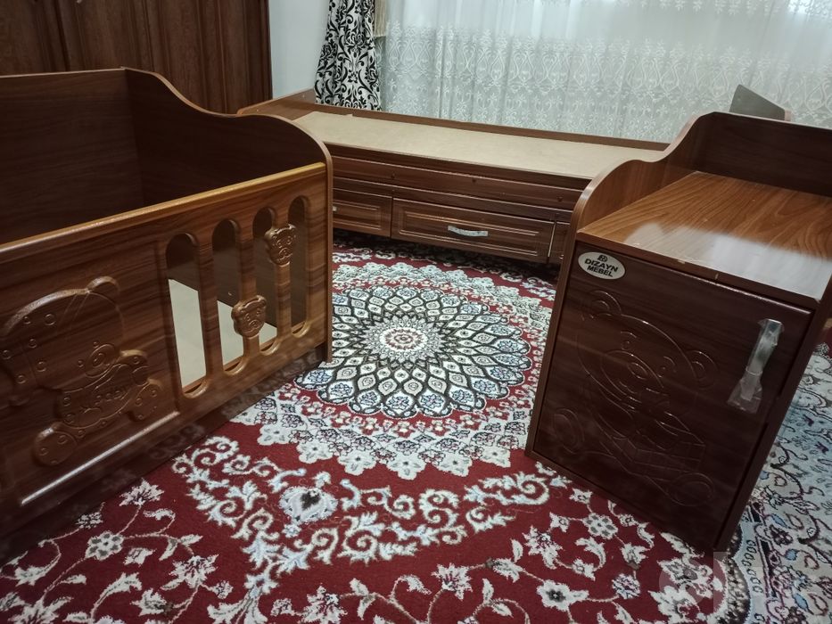 Bolalar karovat yangidek turibdi