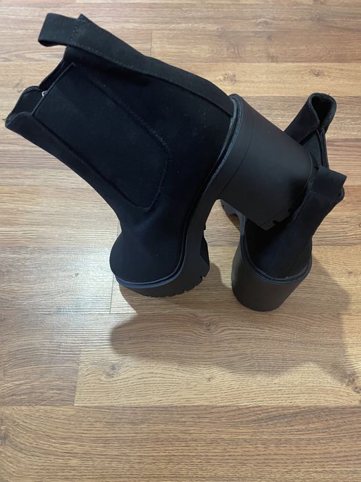 Ghete Asos, piele intoarsa ecologica, marimea 40, pret negociabil