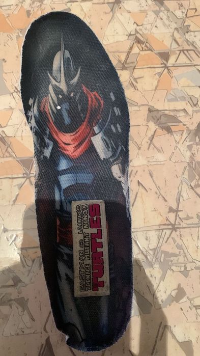 Продаю кроссовки