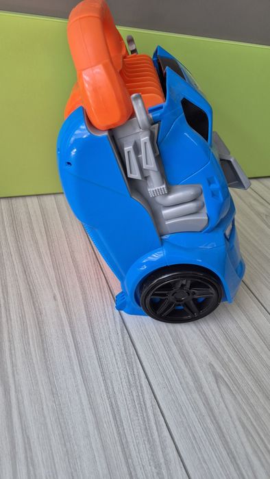 Valiza cu piste de curse si spatiu depozitare 20 masinute Hot Wheels