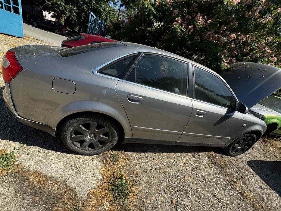 Ауди а4 AUDI A4 1.8 i  на части