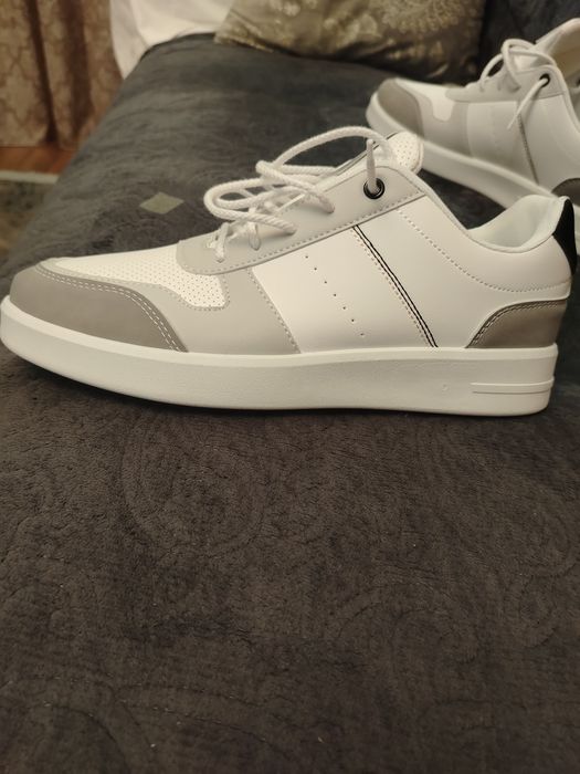 Pantofi sport foarte frumoși