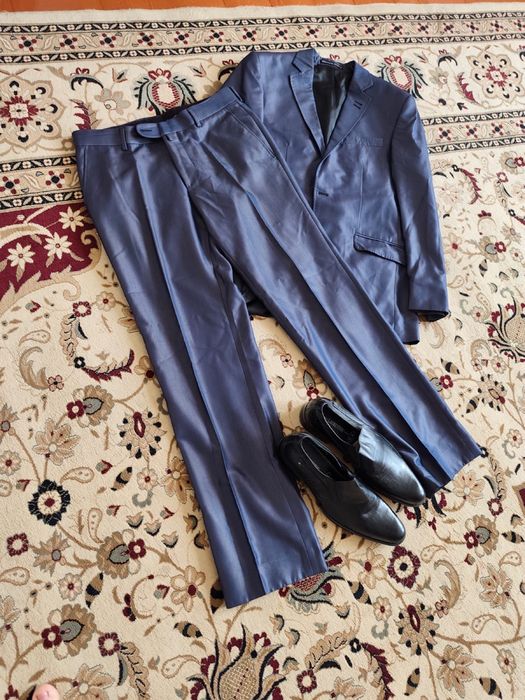 Тёмно-синий костюм