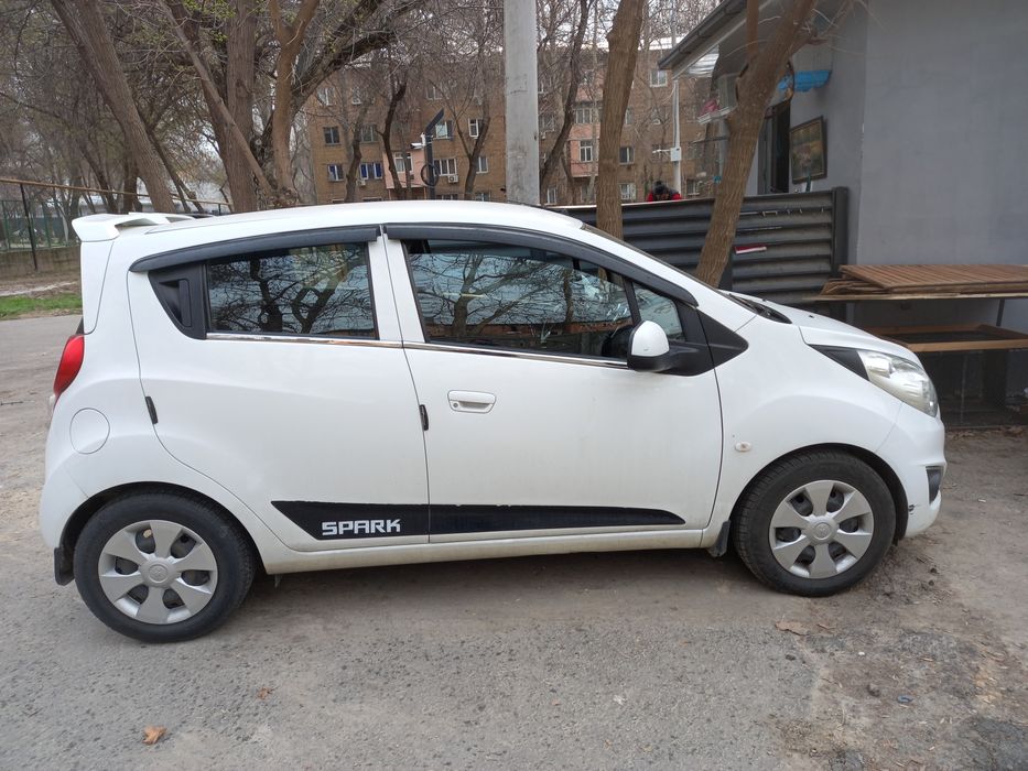 Продаю Спарк срочно