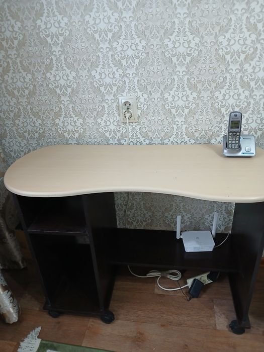 Стол компьютерный и кресло